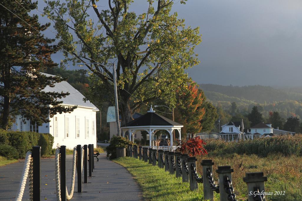 Auberge De La Rive De Charlevoix - Auberge De Jeunesse Familiale Pour Voyageurs De Tous Ages Saint-Joseph-de-la-Rive 外观 照片