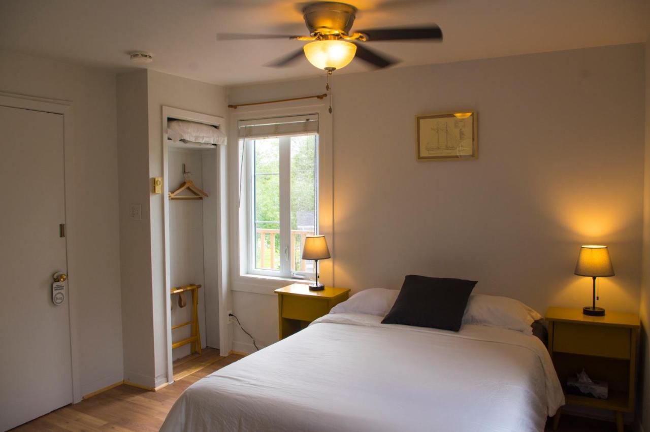 Auberge De La Rive De Charlevoix - Auberge De Jeunesse Familiale Pour Voyageurs De Tous Ages Saint-Joseph-de-la-Rive 外观 照片