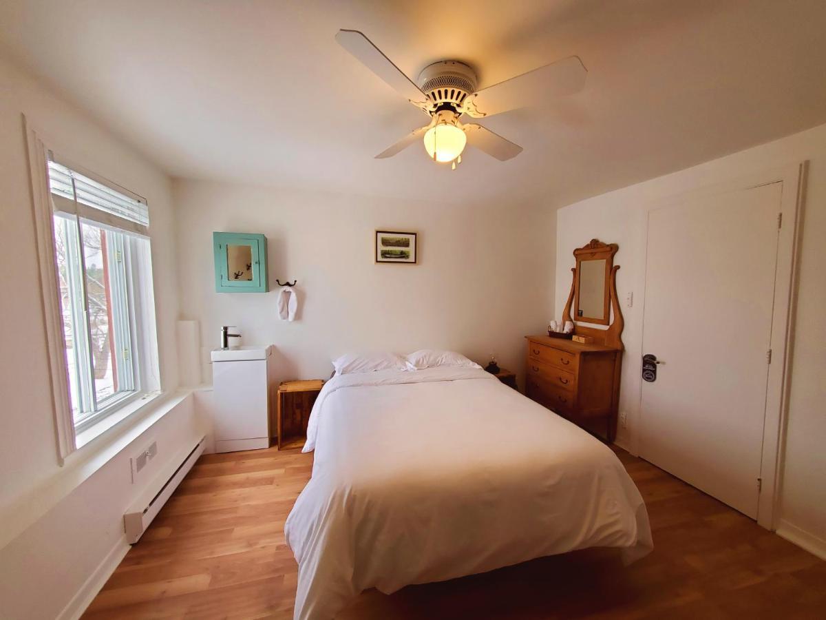 Auberge De La Rive De Charlevoix - Auberge De Jeunesse Familiale Pour Voyageurs De Tous Ages Saint-Joseph-de-la-Rive 外观 照片