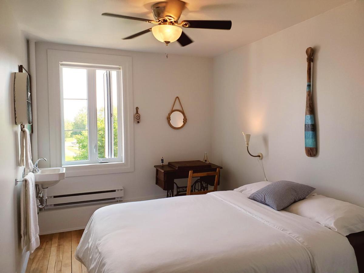 Auberge De La Rive De Charlevoix - Auberge De Jeunesse Familiale Pour Voyageurs De Tous Ages Saint-Joseph-de-la-Rive 外观 照片