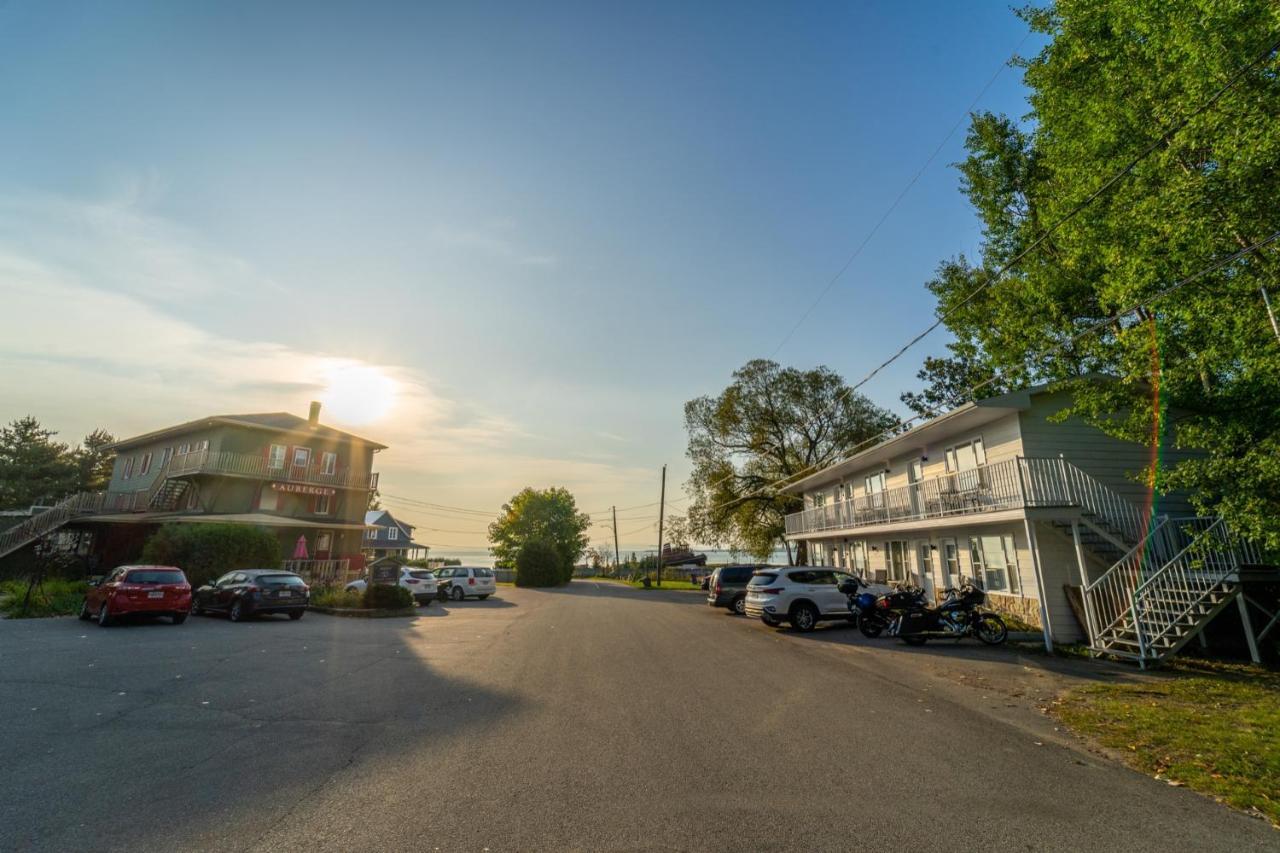 Auberge De La Rive De Charlevoix - Auberge De Jeunesse Familiale Pour Voyageurs De Tous Ages Saint-Joseph-de-la-Rive 外观 照片